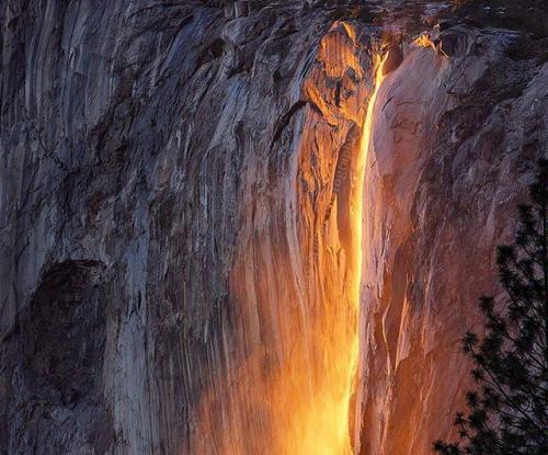 Illusion-transforms-Yosemite-waterfall-into-firefall