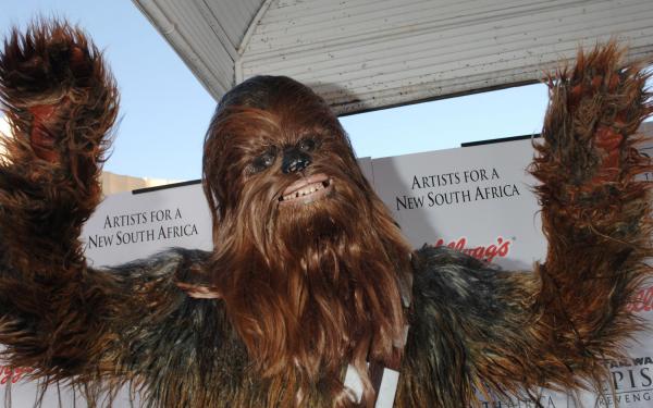 Mans-cellphone-flooded-with-Chewbacca-impersonators