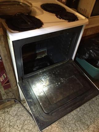 Iowa-deputies-find-female-suspect-hiding-in-an-oven