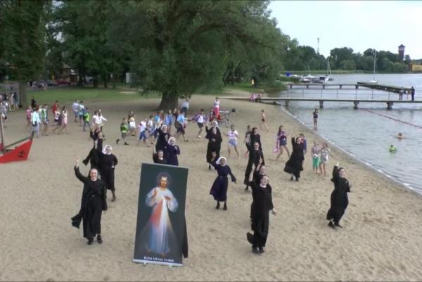 Nuns-perform-choreographed-dance-on-beach-to-promote-event-in-Poland
