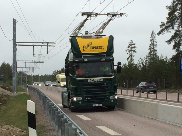 truck-with-pantograph-on-highway-e16