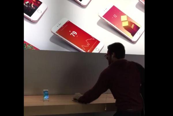 disgruntled-apple-store-customer-smashes-iphones-with-metal-ball