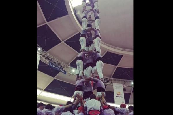 teams-compete-to-form-tallest-human-towers-in-spain