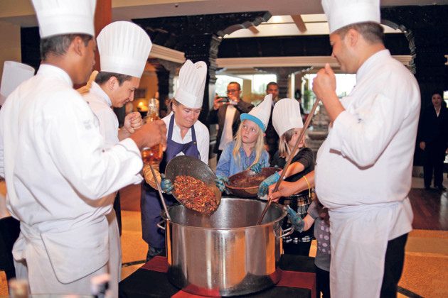 cake-mixing-at-hyatt-02