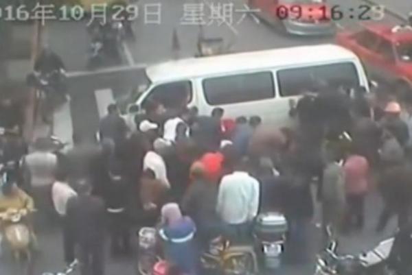 witnesses-lift-van-to-rescue-man-pinned-during-crash-in-china