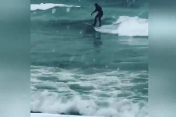 surfers-brave-sub-freezing-temperatures-to-tackle-lake-michigan-waves